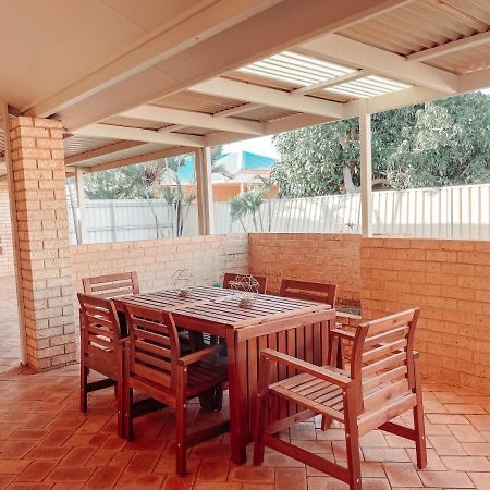 Carnarvon 3Br & 2Ba Holiday House Extérieur photo