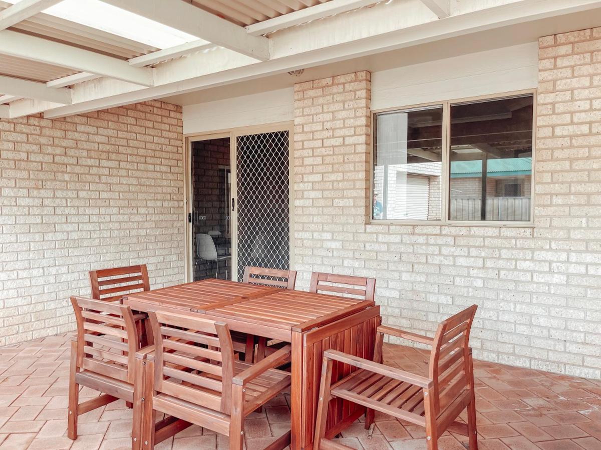 Carnarvon 3Br & 2Ba Holiday House Extérieur photo
